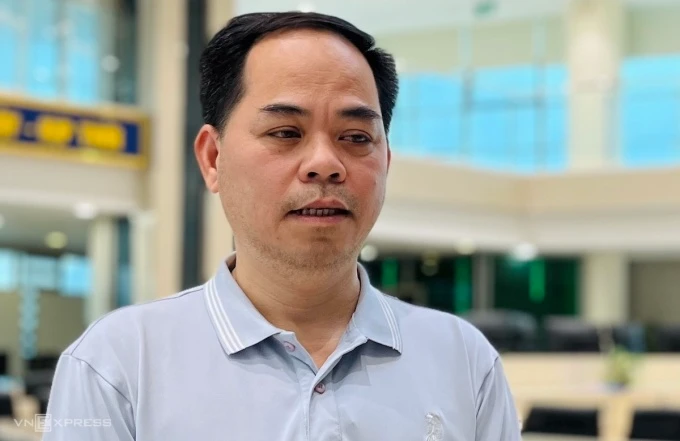 Ông Vũ Anh Tuấn trả lời về hiện tượng mưa đá. Ảnh: Văn Hùng