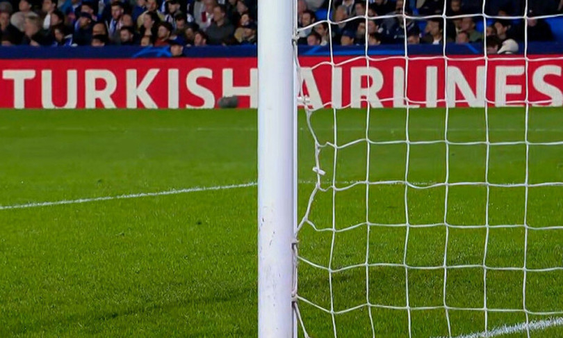 Hai nút lưới bị bung ra sau cú sút của Kylian Mbappe thành bàn cho PSG trước Real Sociedad trên sân Anoeta, thành phố San Sebastian, xứ Basque, Tây Ban Nha, lượt về vòng 1/8 Champions League tối 5/3/2024. Ảnh: TNT mbappe-jpeg-1709679219-1810-1709679865.jpg