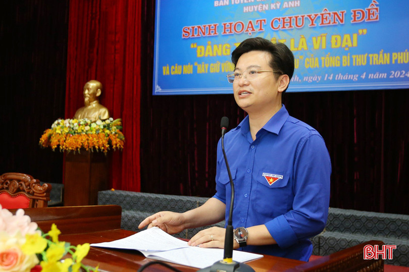 Phó Bí thư Tỉnh đoàn Hoàng Cẩm Thạch định hướng một số nhiệm vụ trọng tâm đối với thế hệ trẻ huyện Kỳ Anh trong thời gian tới. KA1.jpg