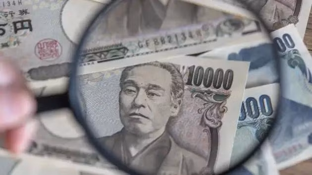 Đồng yen không được hưởng lợi từ động thái tăng lãi suất của BOJ. Ảnh: Zhang Peng/LightRocket.