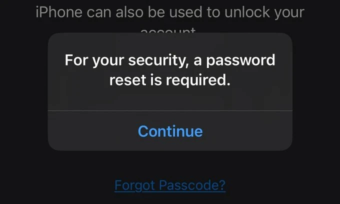 Thông báo đặt lại mật khẩu trên một chiếc iPhone. Ảnh: X/FiveOhFour