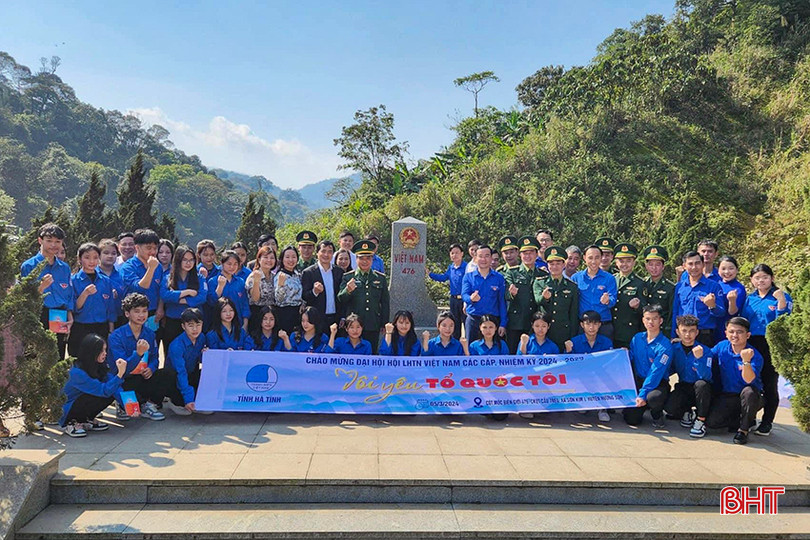 Hành trình Tôi yêu Tổ quốc tôi do Tỉnh đoàn, Hội LHTN Việt Nam tỉnh tổ chức tại cột mốc biên giới tại xã Sơn Kim I (huyện Hương Sơn). az5243294247247_ce08d279bed3b6230905d5fffe2c046b.jpg
