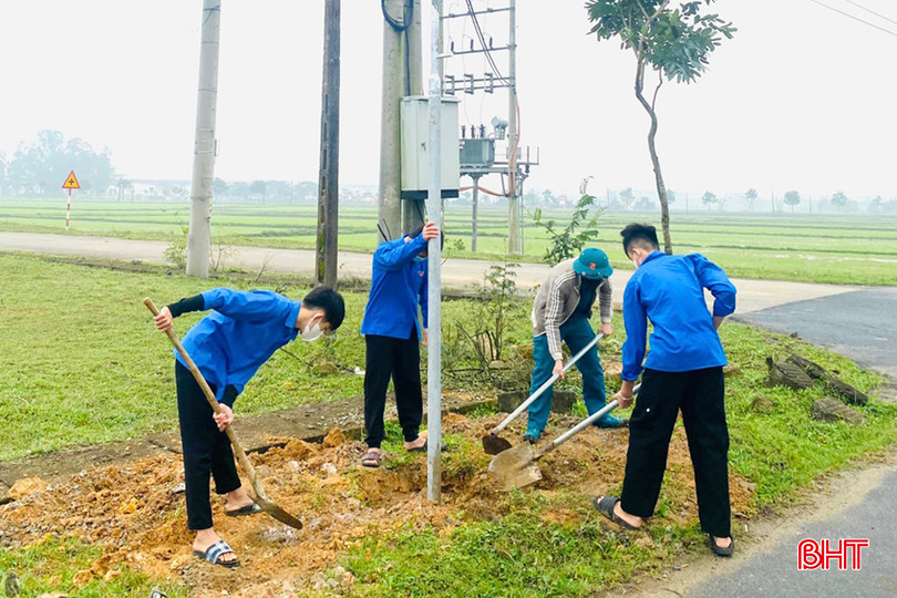 Tuổi trẻ huyện Đức Thọ xây dựng các công trình nông thôn mới. adt1.jpg