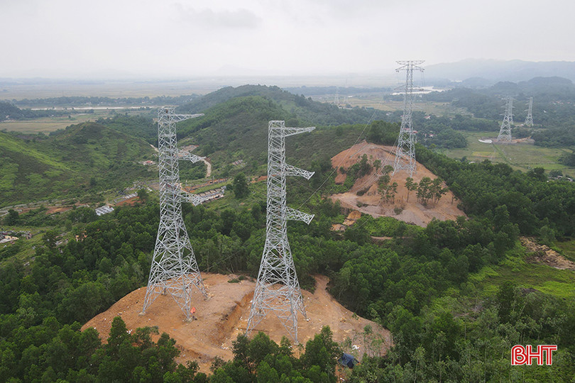 Dự án đường dây 500kV mạch 3 đoạn Quảng Trạch – Quỳnh Lưu qua địa bàn xã Hòa Lạc, huyện Đức Thọ, Hà Tĩnh. dien-500kv-4.jpg