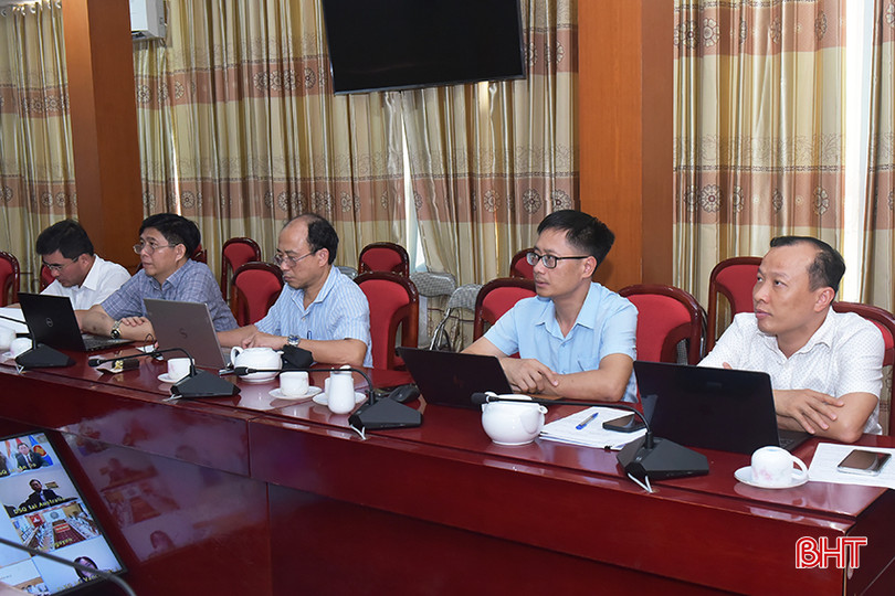 Đại biểu dự điểm cầu Hà Tĩnh. 1.jpg