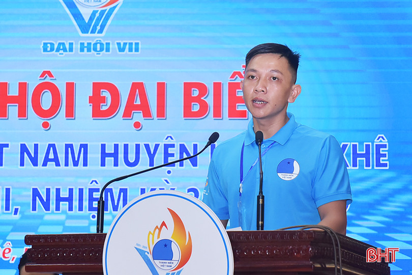 Anh Trần Song Hào - Bí thư Đoàn xã Hương Liên tham luận với chủ đề giải pháp tập hợp thanh, thiếu niên dân tộc thiểu số. 5.jpg