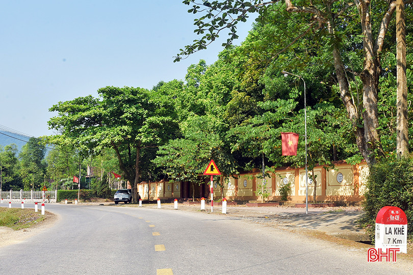 Di tích Chứng tích chiến tranh Trường cấp II Hương Phúc nằm bên Quốc lộ 15A, trên địa bàn xã Hương Trạch, huyện Hương Khê. 2.jpg