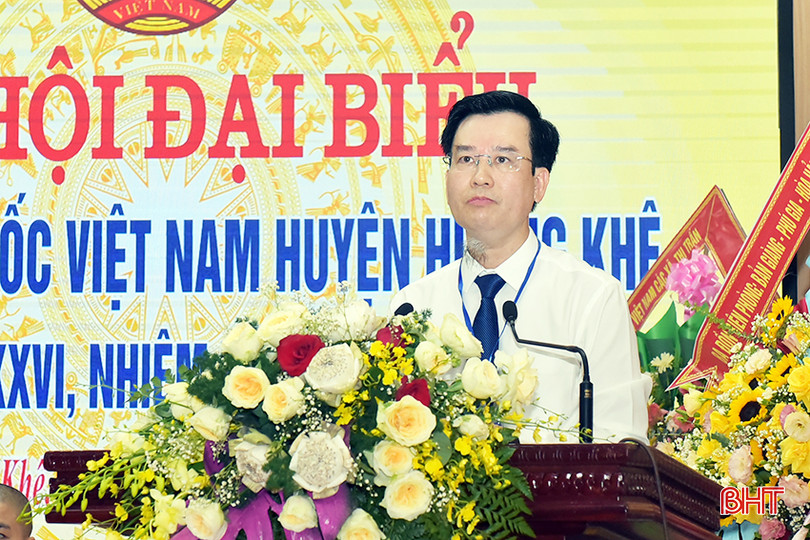 Bí thư Huyện ủy Hương Khê Nguyễn Thanh Điện: Hoạt động của MTTQ cần bám sát nhiệm vụ chính trị của huyện, nhất là nhiệm vụ xây dựng NTM, đô thị văn minh; tích cực phối hợp với các ban, ngành, đoàn thể tuyên truyền, vận động Nhân dân tự nguyện hiến đất, hiến cây, đóng góp ngày công lao động xây dựng các công trình phục vụ đời sống, sản xuất; tham gia thực hiện nhiệm vụ tuyên truyền, vận động giải phóng mặt bằng các công trình, dự án trọng điểm trên địa bàn… 4.jpg