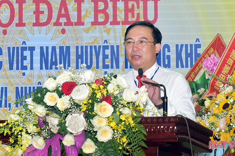 Ông Hà Văn Đàn - Chủ tịch Ủy ban MTTQ huyện Hương Khê khai mạc đại hội. 2.jpg