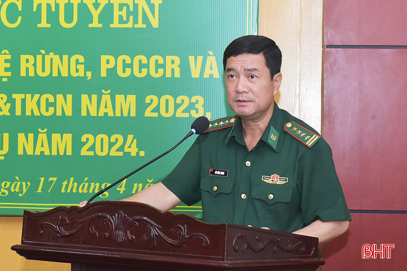 Đại tá Bùi Hồng Thanh - Chỉ huy trưởng BĐBP Hà Tĩnh báo cáo một số khó khăn và giải pháp thực hiện hiệu quả công tác PCCCR và ứng phó thiên tai, tìm kiếm cứu nạn. 5.jpg