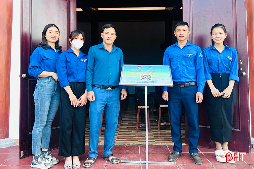 Đoàn xã Hương Liên ra mắt công trình bảng mã QR tích hợp thông tin lịch sử hình thành và phát triển của đồng bào dân tộc Chứt. 2.jpg