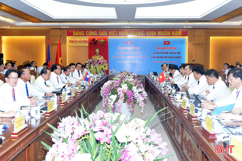 Đoàn đại biểu hai tỉnh tiến hành hội nghị cấp cao. 4.jpg