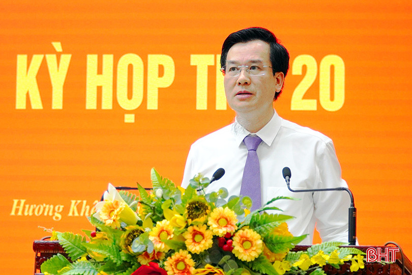 Bí thư Huyện ủy Hương Khê Nguyễn Thanh Điện: Thời gian tới các phòng, ngành, địa phương cần tập trung huy động các nguồn lực đẩy mạnh phát triển công nghiệp, tiểu thủ công nghiệp, thương mại - dịch vụ - du lịch; xây dựng kết cấu hạ tầng kinh tế - xã hội; tập trung chỉ đạo giải phóng mặt bằng, đẩy nhanh tiến độ thi công các công trình, dự án trọng điểm như: Dự án AFD; đường tỉnh lộ 553; chỉ đạo giao thông nông thôn, kênh mương bê tông... 4.jpg