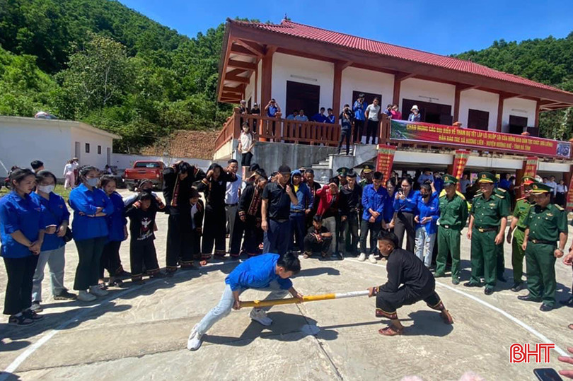 Thanh, thiếu niên dân tộc Chứt đang ngày càng hăng hái giao lưu thể thao, tham gia phong trào đoàn. 3.jpg