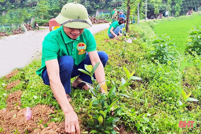 Nông dân Vũ Quang sôi nổi xây dựng NTM mừng ngày lễ lớn. a2.jpg