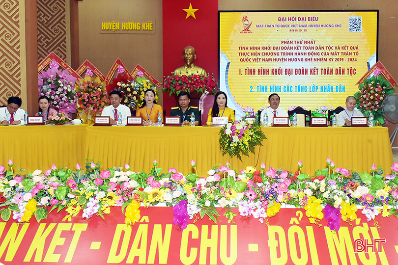 Đoàn chủ tịch điều hành đại hội. 6.jpg