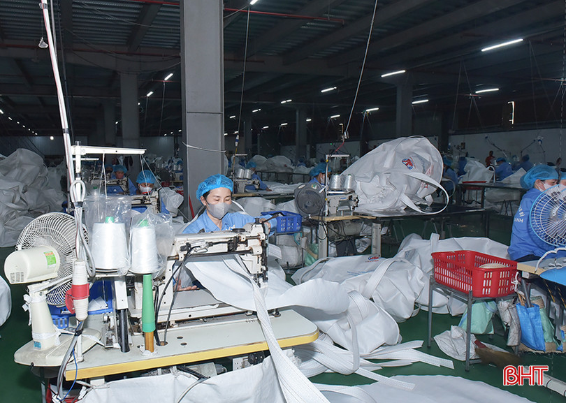 Tạo môi trường, thể chế, hạ tầng, ưu đãi cho doanh nghiệp sản xuất, kinh doanh, khuyến khích đầu tư là một trong những giải pháp quan trọng để cải thiện thứ hạng PII. Ảnh minh họa. 3.jpg