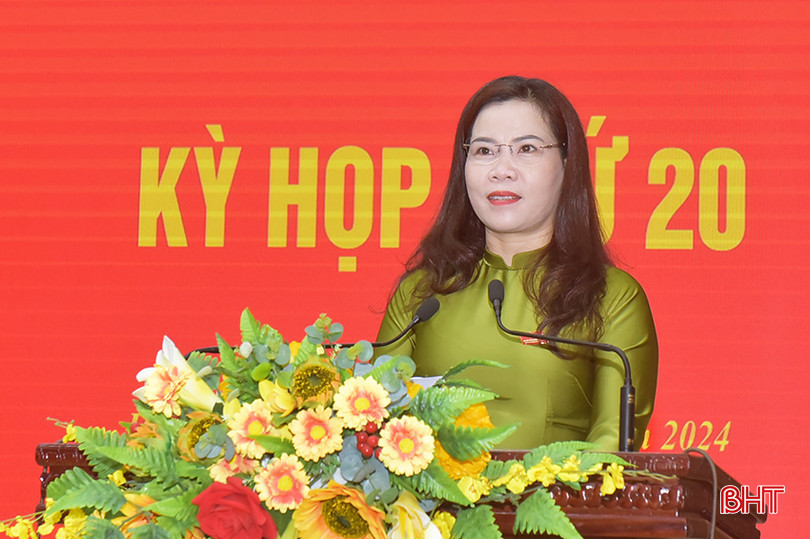 Bà Từ Thị Hòa - Phó Bí thư Thường trực Huyện ủy, Chủ tịch HĐND huyện khai mạc kỳ họp. 2.jpg
