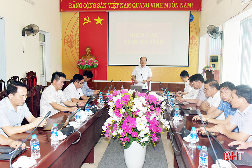 Phó Giám đốc Sở Công thương Dương Thanh Hòa điều hành điểm cầu Hà Tĩnh. 3.jpg
