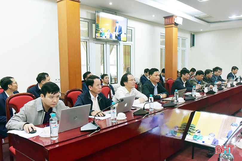 Đại biểu dự điểm cầu Hà Tĩnh. 1.jpg