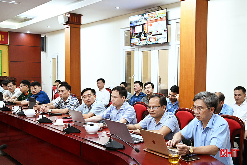 Đại biểu dự điểm cầu Hà Tĩnh. 1.jpg