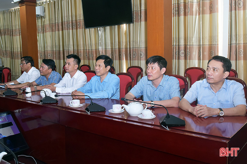 Đại biểu dự điểm cầu Hà Tĩnh. 7.jpg