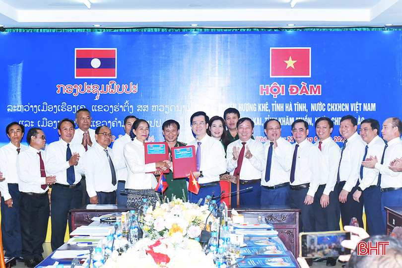 Huyện Hương Khê và huyện Nakai ký kết Biên bản Hội đàm. 7.jpg