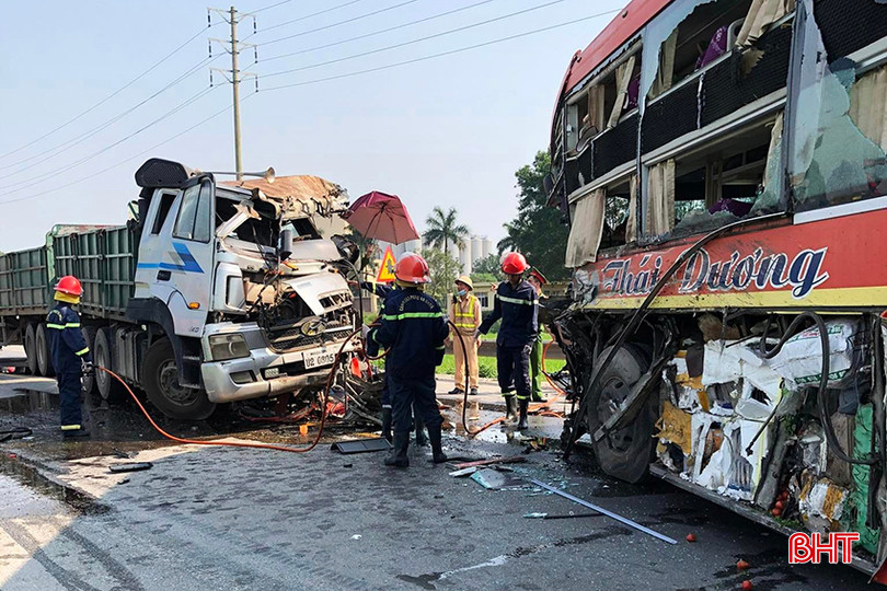 Vụ tai nạn khiến tài xế xe đầu kéo biển Lào tử vong trên quốc lộ 1 tuyến tránh TP Hà Tĩnh vào ngày 2/4. tai-nan-giao-thong-o-ha-tinh-3.jpg