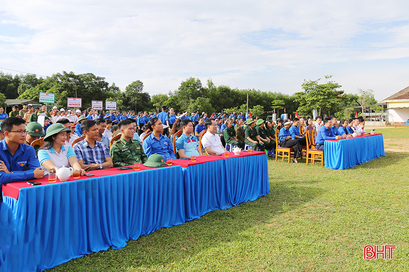 Đại biểu tham dự lễ ra quân. aIMG_4846.jpg