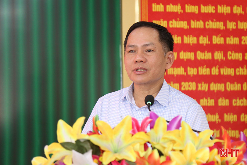 Phó Trưởng đoàn chuyên trách Đoàn ĐBQH tỉnh Trần Đình Gia kết luận buổi làm việc. an-toan-giao-thong-duong-sat-03.jpg