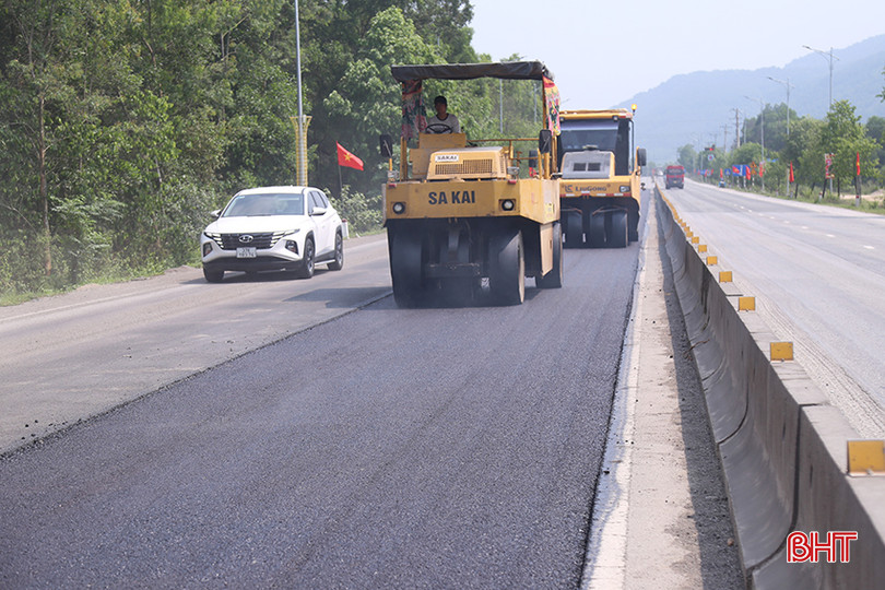 Đoạn tuyến Km482 trên quốc lộ 1 Nam cầu Bến Thủy tới Bắc tuyến tránh TP Hà Tĩnh đang được khắc phục, sửa chữa. quoc-lo-1-b.jpg