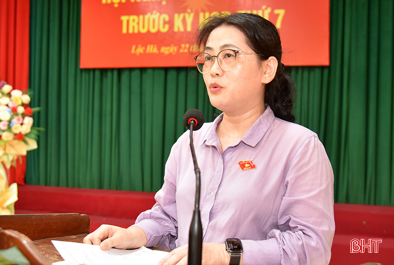 Đại biểu Phan Thị Nguyệt Thu báo cáo dự kiến chương trình, nội dung kỳ họp thứ 7 sắp tới của Quốc hội. DSC_5507.JPG