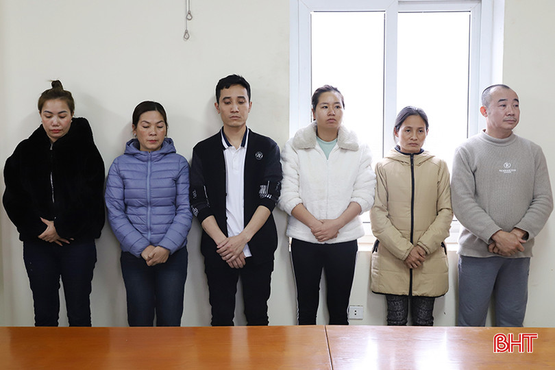 6 đối tượng bị khởi tố về tội “Tổ chức cho người khác trốn đi nước ngoài”. Các đối tượng trong đường dây bị bắt giữ.JPG