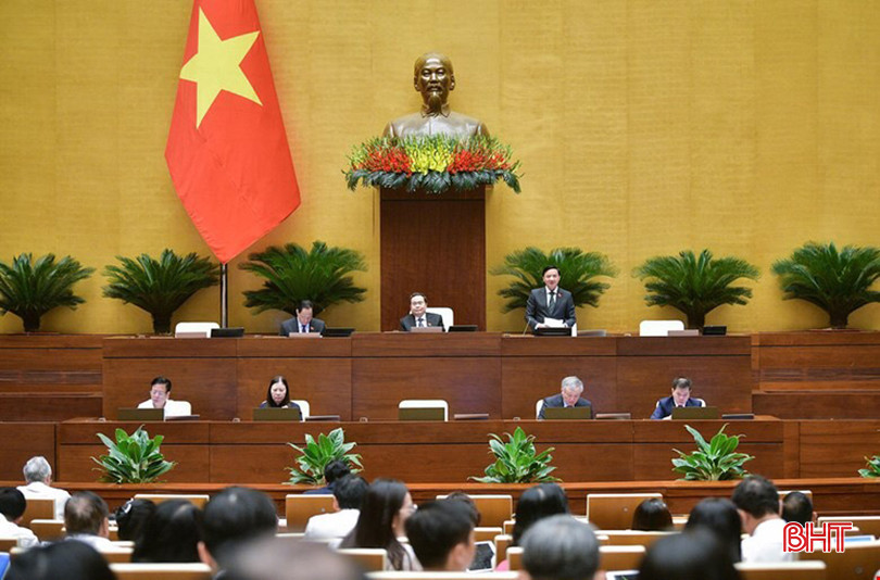 Phó Chủ tịch Quốc hội Nguyễn Khắc Định điều hành thảo luận tại hội trường. 2a.jpg