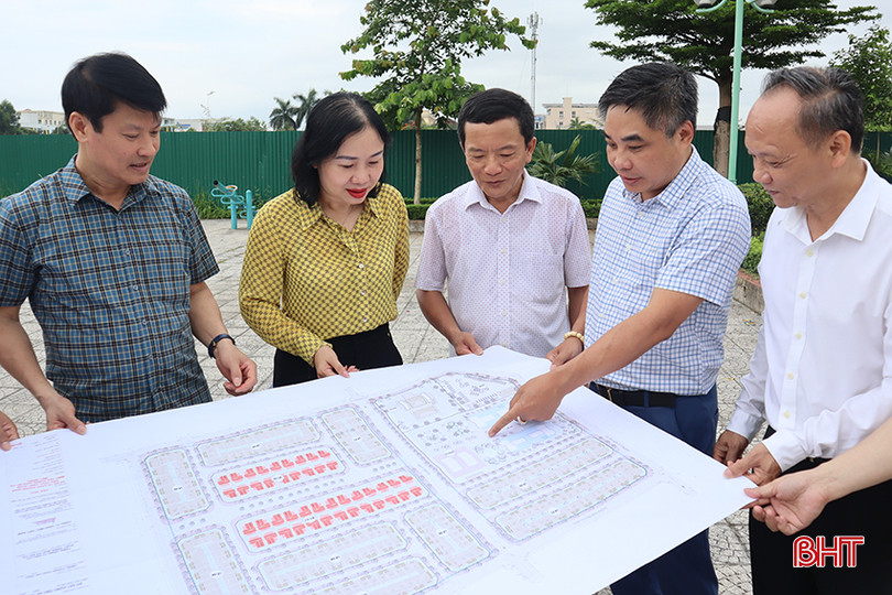 Trước buổi làm việc, đoàn đi khảo sát thực tế tại dự án Khu đô thị Bắc TP Hà Tĩnh. IMG_3778.JPG