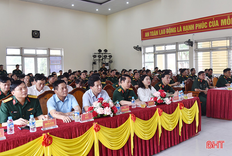 Các đại biểu tham gia Lễ mít tinh hưởng ứng Tháng hành động về ANVSLĐ năm 2024 DSC_6122.JPG