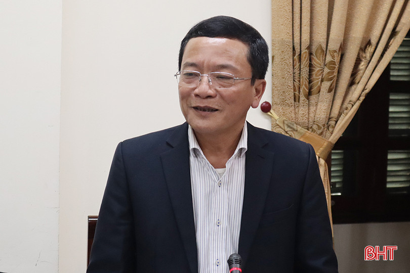 Phó Chủ tịch HĐND tỉnh Trần Văn Kỳ: Sở Nội vụ cần quan tâm việc bố trí tăng giảm phù hợp định mức học sinh/lớp, bộ môn thiếu, có tính đến khả năng xã hội hoá của các địa phương. IMG_1650.JPG