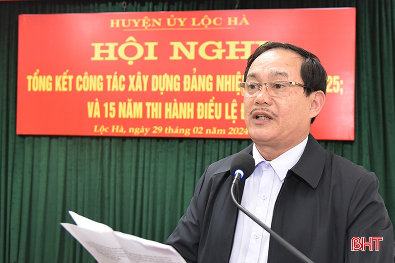 Bí thư Đảng ủy xã Mai Phụ Lê Văn Đông tham luận tại hội nghị. 1a.jpg