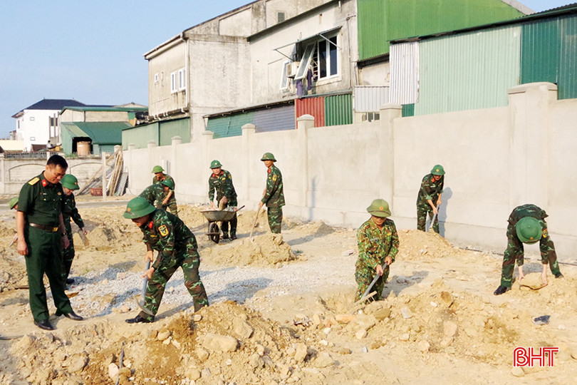 Cán bộ, chiến sĩ Ban CHQS huyện Can Lộc lao động cuối tuần xây dựng các công trình chào mừng đại hội thi đua quyết thắng. can lộc (1).jpg