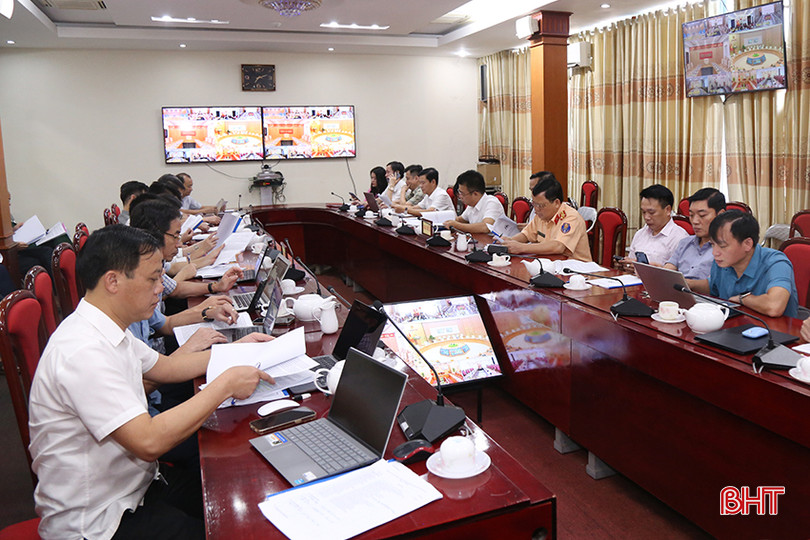 Các đại biểu tham dự hội nghị ở điểm cầu Hà Tĩnh. giao-thong-1.jpg
