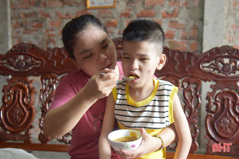 Gia đình chị Lê Thị Hiền ở xã Hộ Độ luôn nhận được sự quan tâm, giúp đỡ từ các cấp, ngành vì có 2 con gái nhỏ bị đa khuyết tật. DSC_7242 - Copy.JPG