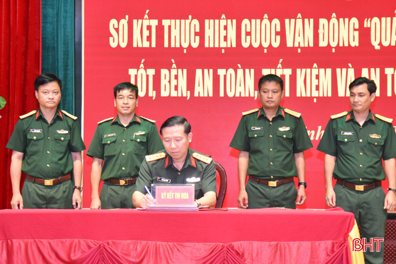 Đại tá Võ Quang Thiện ký chấp thuận giao ước thi đua thực hiện Cuộc vận động 50 giai đoạn 2025 - 2029. DSC_7488 - Copy.JPG