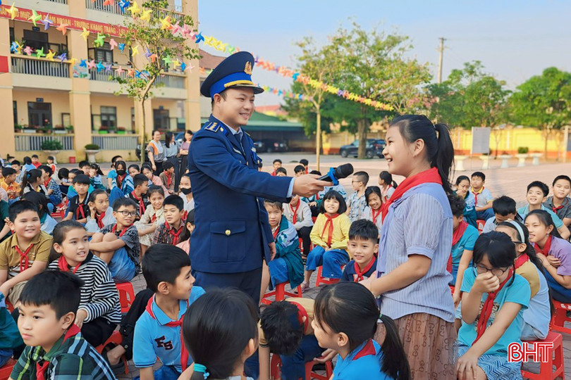 Lan tỏa tình yêu biển đảo, tình yêu người lính trong học sinh Trường Tiểu học Xuân Phổ (Nghi Xuân). xuân phổ - Copy.jpg