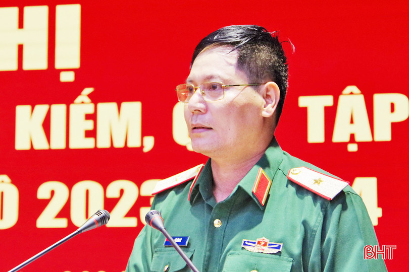 Thiếu tướng Lê Văn Vỹ - Phó Tham mưu trưởng, Phó Trưởng ban Chỉ đạo 515 Quân khu 4 phát biểu tại hội nghị. IMGP7868 - Copy.JPG