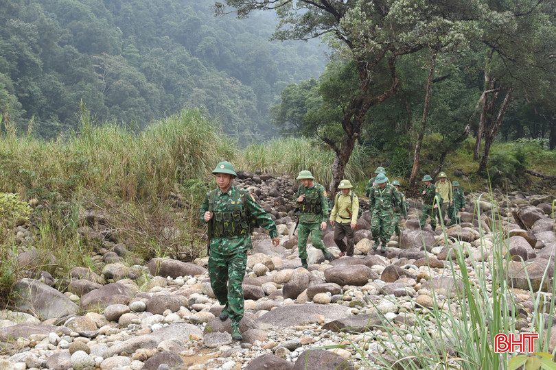 BĐBP Hương Quang tuần tra biên giới, ngăn ngừa tội phạm cắt rừng vận chuyển ma túy từ Lào sang Việt Nam. DSC_2164 - Copy.JPG
