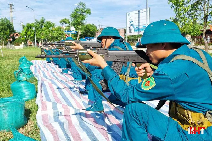 Lực lượng dân quân biển thị trấn Lộc Hà luôn chú trọng nâng cao chất lượng huấn luyện. 5 - Copy.jpg
