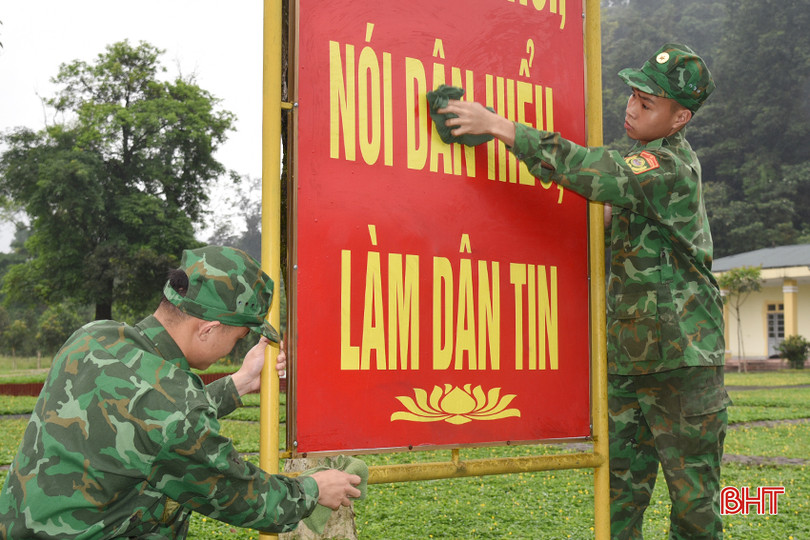 Luôn coi "đồn là nhà, biên giới là quê hương", những người lính trẻ thường xuyên chỉnh trang cảnh quan khuôn viên để đơn vị luôn xanh - sạch - đẹp. DSC_0665 - Copy.JPG