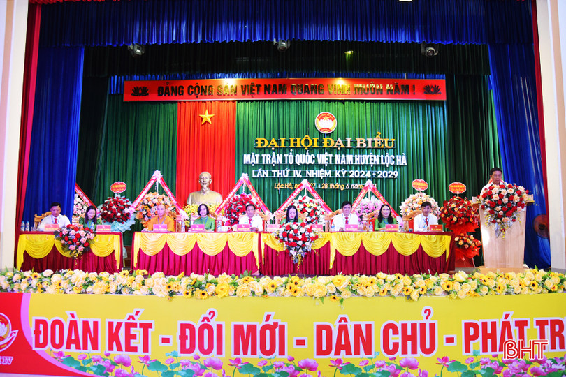 Đoàn chủ tịch điều hành đại hội. DSC_7666 - Copy.JPG