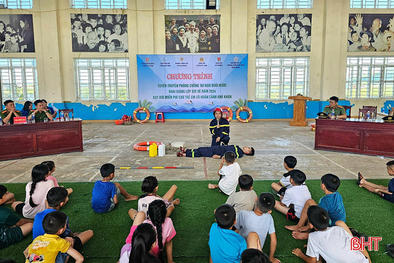 Lực lượng Công an Hà Tĩnh chung tay phòng chống đuối nước ở trẻ em trong mùa hè. duoi-nuoc-2.jpg