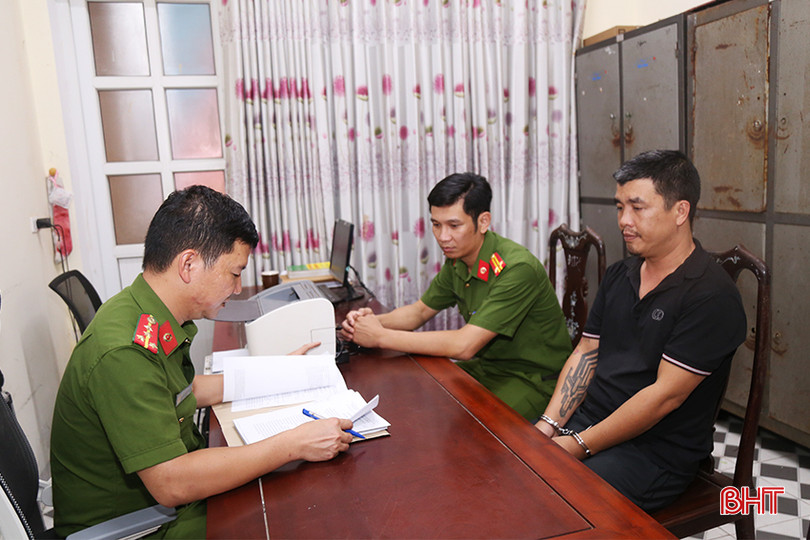 Công an huyện Cẩm Xuyên tiến hành lấy lời khai Bùi Ngọc Hải. tai-nan-giao-thong-5.jpg